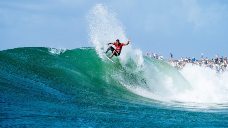 Filipe Toledo elimina Medina em bateria eletrizante e vai para as quartas  em Gold Coast