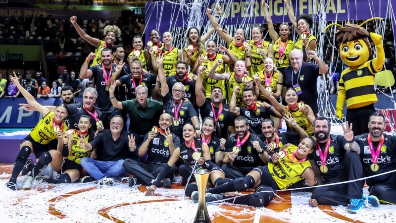 Praia Clube sobrevive a roteiro caótico, derruba gigantes na Superliga e vive redenção no Ibirapuera