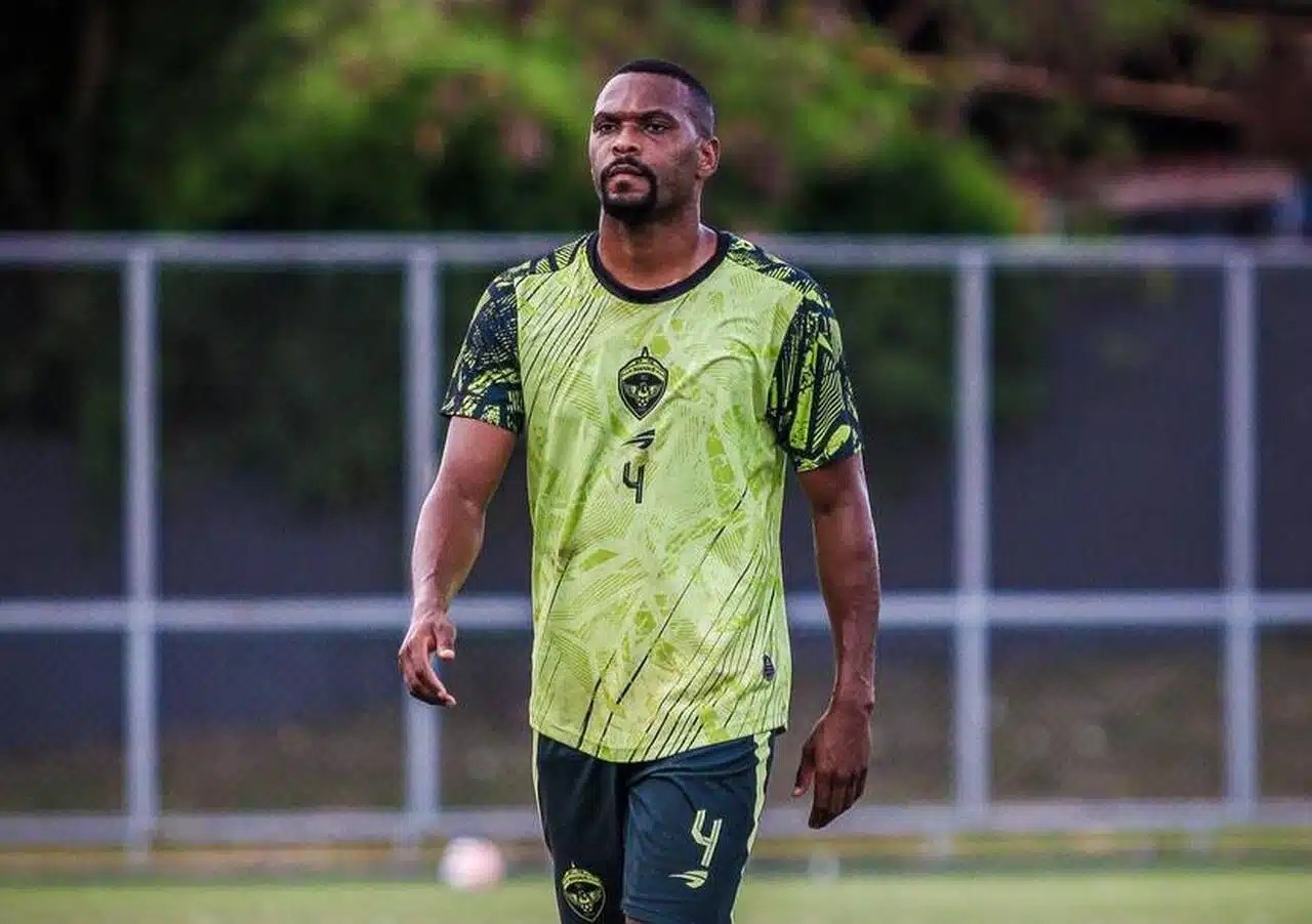 Zagueiro Flávio Nunes deixa o Manaus após quatro jogos na temporada