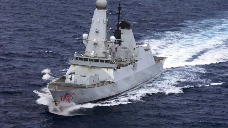 Reino Unido enviará drones, jatos e navios de guerra para missão no Estreito de Ormuz