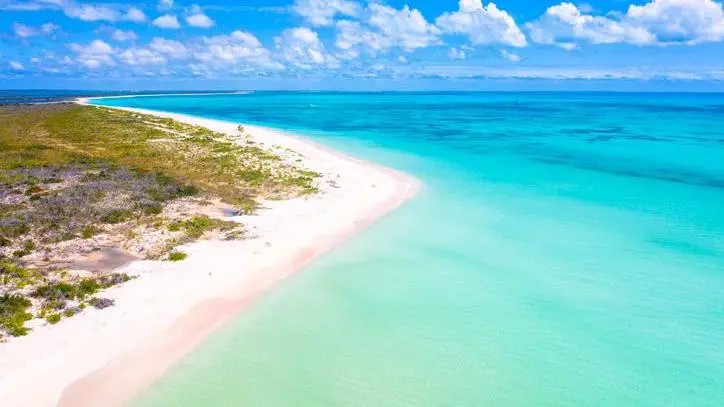As praias paradisíacas ‘para turistas’ onde o acesso de moradores é restrito