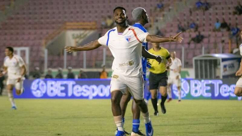 10 jogos sem derrota: Fortaleza chega embalado para tentar derrubar tabu contra Ceará
