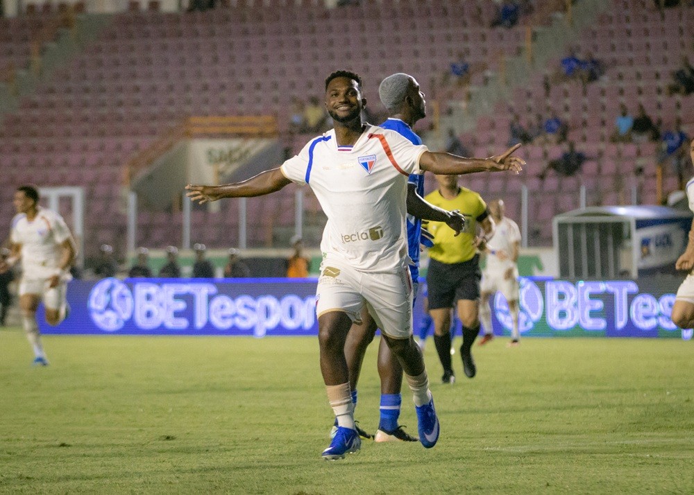 10 jogos sem derrota: Fortaleza chega embalado para tentar derrubar tabu contra Ceará