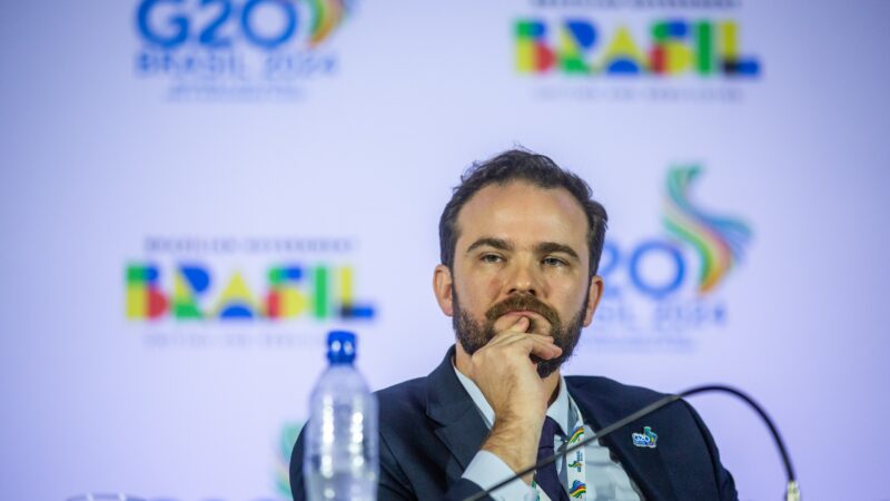 Em Paris, ministro da Fazenda faz ‘chamada’ por investimentos estrangeiros e diz que Brasil está ‘barato’