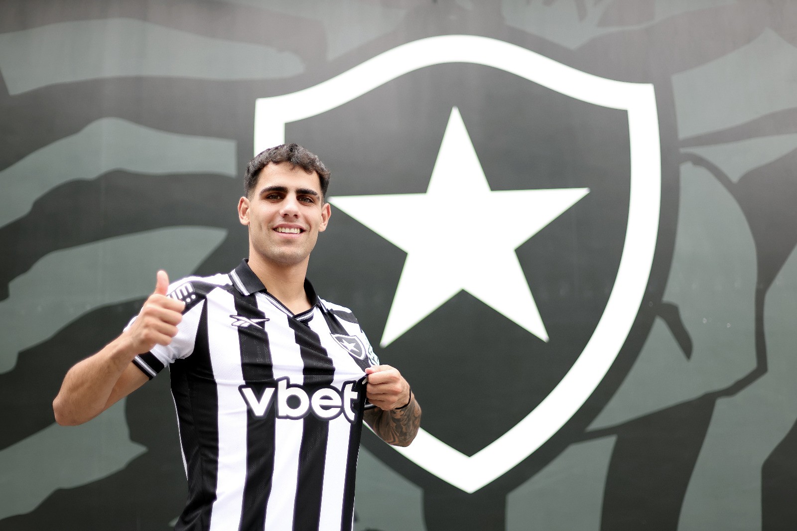 Contratação mais cara do Botafogo em 2026, Villalba chega a cinco partidas seguidas sem jogar