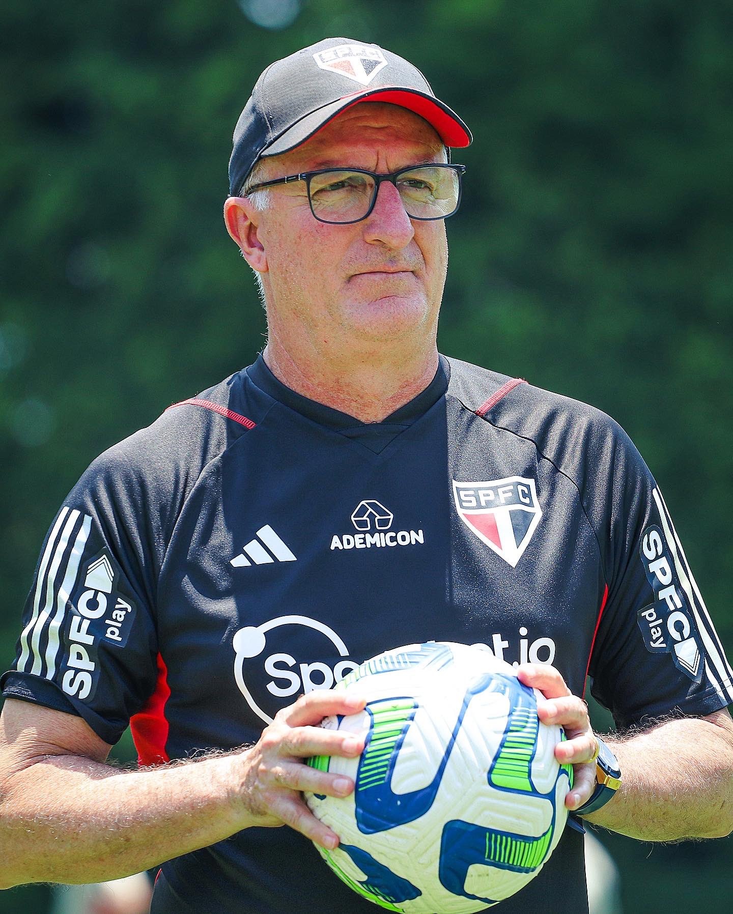 São Paulo define Dorival como prioridade e marca reunião, mas lado financeiro preocupa