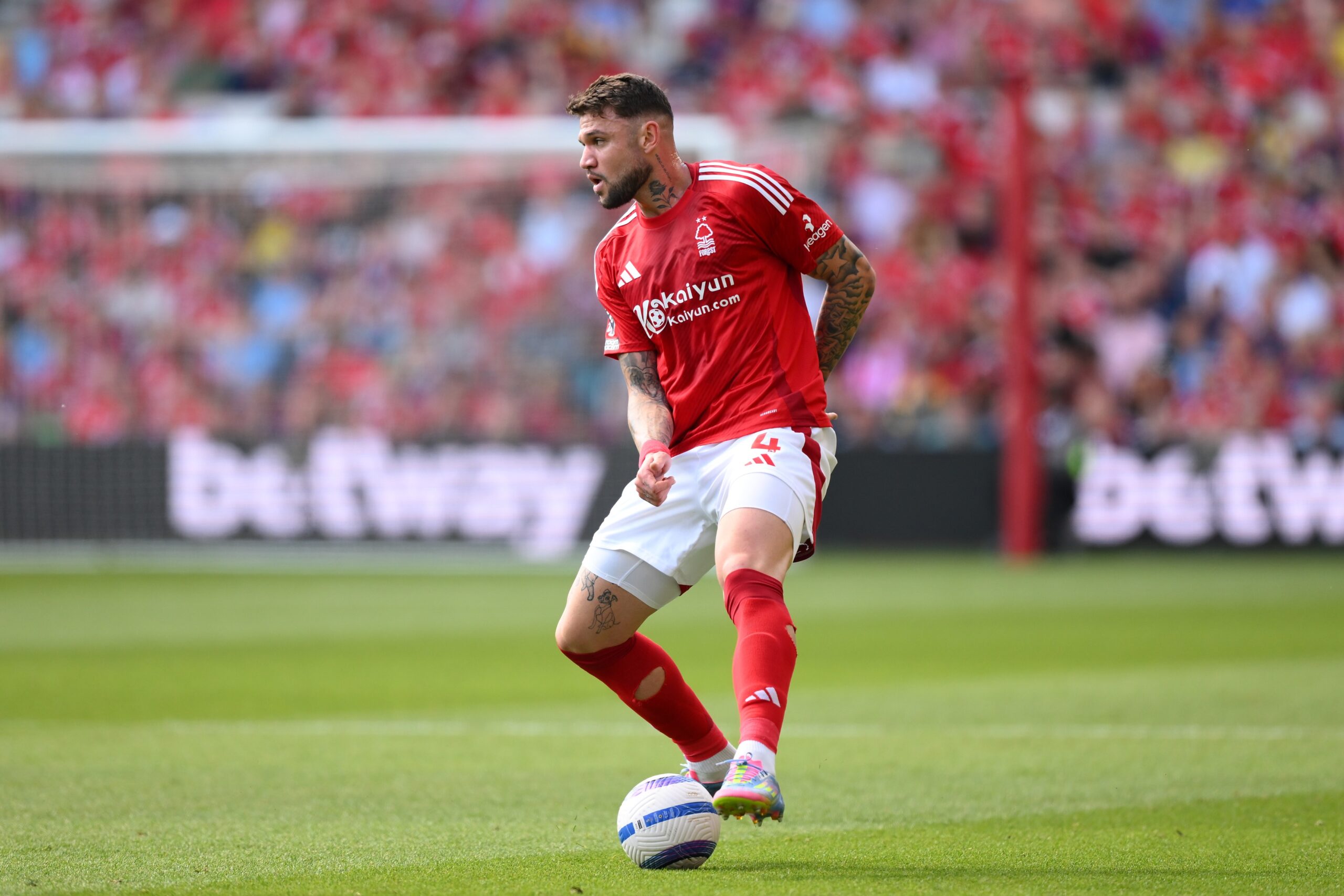 Morato vibra com boa fase do Forest na busca por vaga na final da Liga Europa: “Cidade está uma loucura”