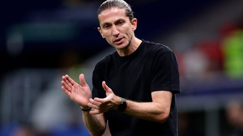 Filipe Luis é um dos candidatos a treinador do Chelsea em 2026/27