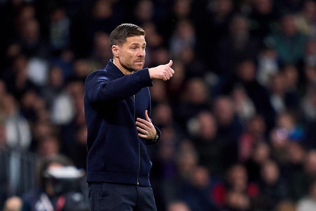 Chelsea acerta a contratação do técnico Xabi Alonso