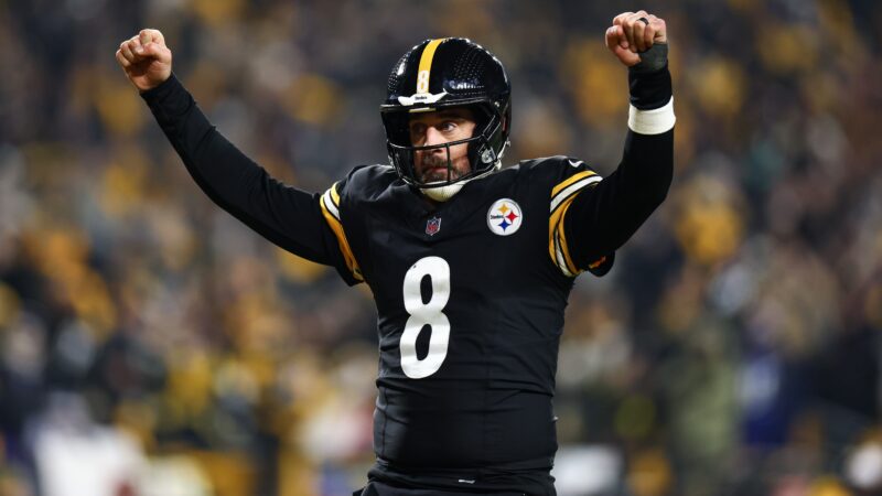 Aaron Rodgers renova com os Steelers e vai para sua 22ª temporada na NFL