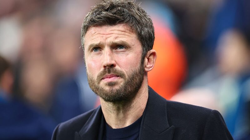 Manchester United iniciará conversas para efetivar Michael Carrick como técnico