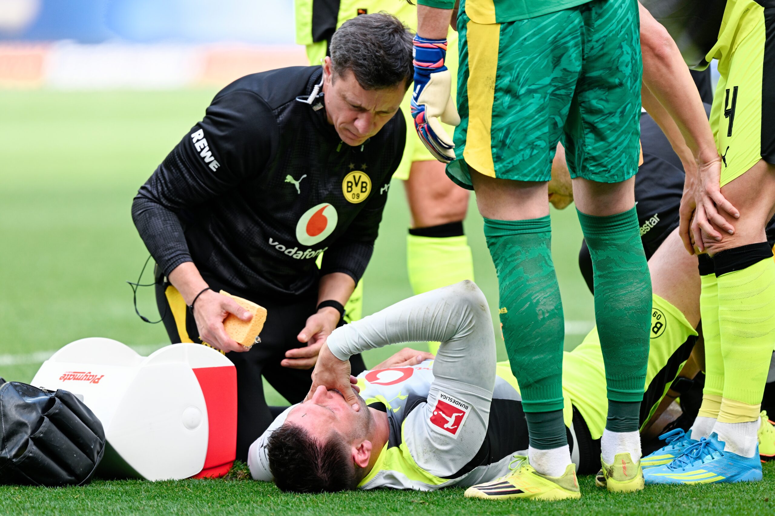 Zagueiro do Borussia decide se aposentar aos 30 anos após quase romper ligamento pela terceira vez