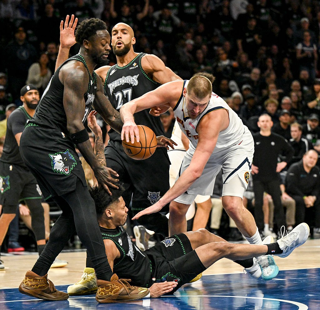 Jokic protagoniza confusão em derrota e eliminação dos Nuggets; vídeo