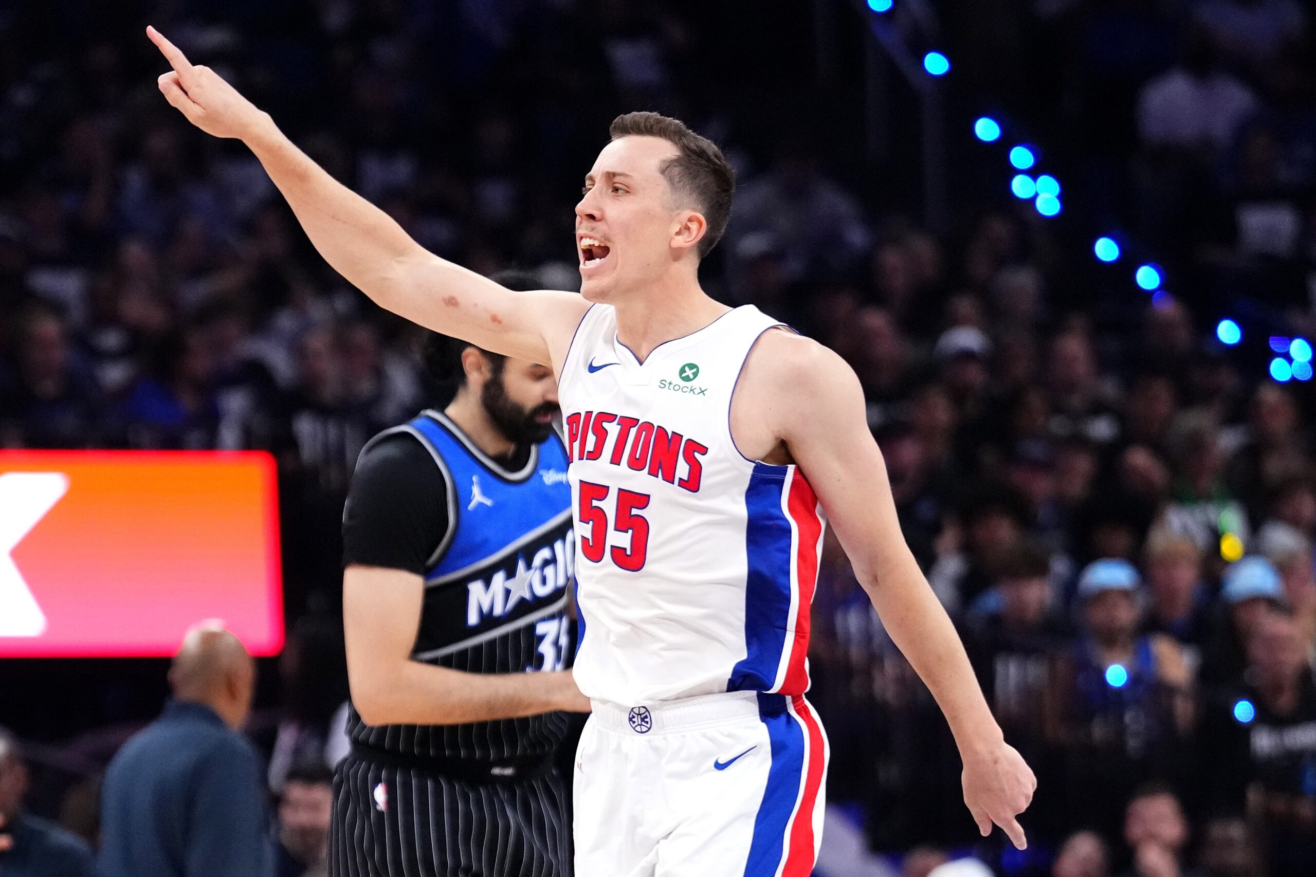 Pistons vencem Magic de virada e levam série ao jogo 7; Raptors batem Cavs com cesta no fim