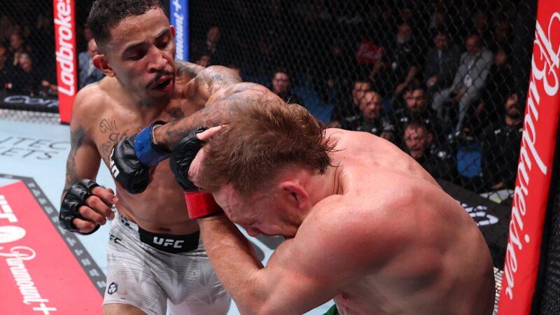Após nocautear ex-campeão do UFC, Carlos Prates sobe para 2ª posição do ranking meio-médio