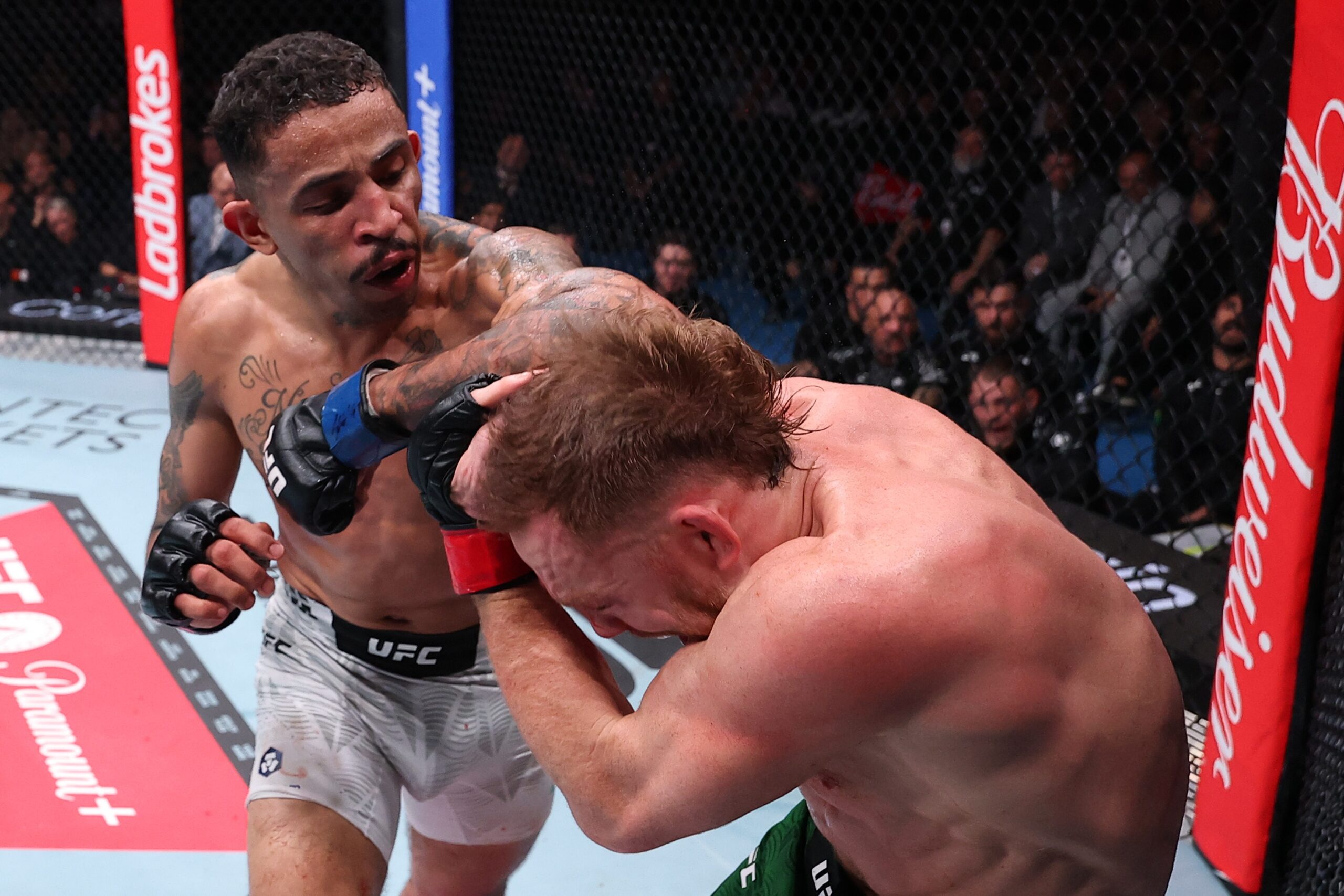 Após nocautear ex-campeão do UFC, Carlos Prates sobe para 2ª posição do ranking meio-médio