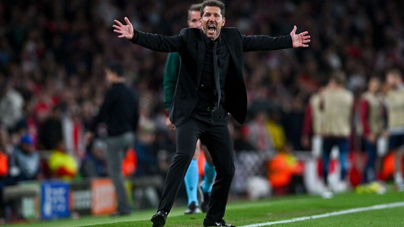 Simeone parte para cima de diretor do Arsenal em semifinal da Champions e viraliza nas redes; vídeo