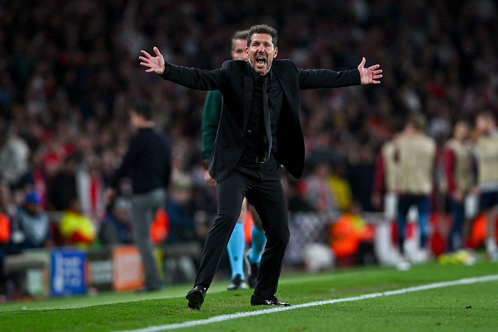 Simeone parte para cima de diretor do Arsenal em semifinal da Champions e viraliza nas redes; vídeo