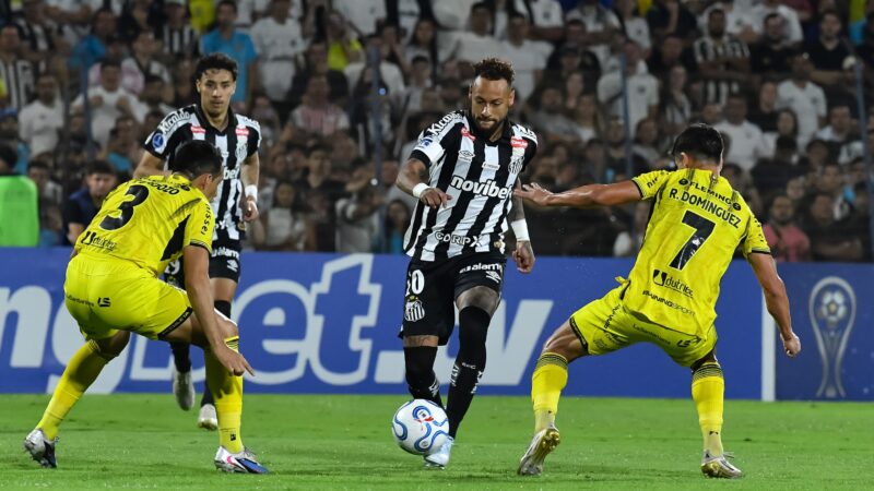 O paradoxo de Neymar: idolatria continental, futebol sem protagonismo