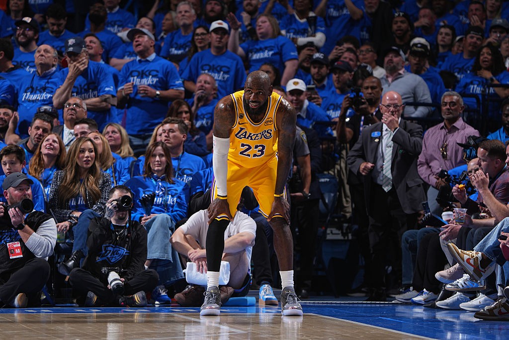 LeBron se irrita em coletiva após derrota dos Lakers para o OKC: “O que você está perguntando?”