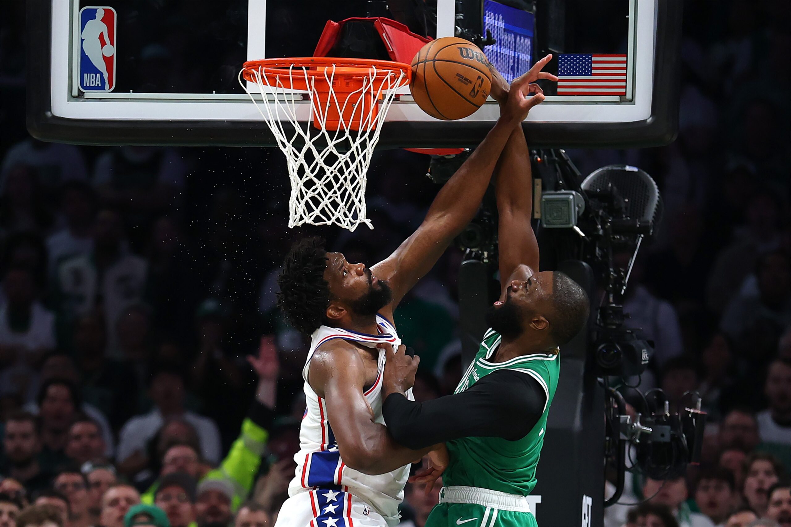 Jaylen Brown critica arbitragem da NBA e Joel Embiid: “Simulações arruinaram a nossa liga”