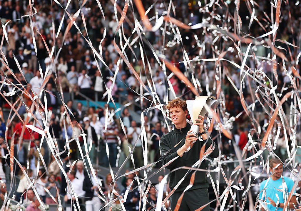 Sinner vence Zverev no Madrid Open e é o primeiro tenista a vencer cinco Masters 1000 seguidos
