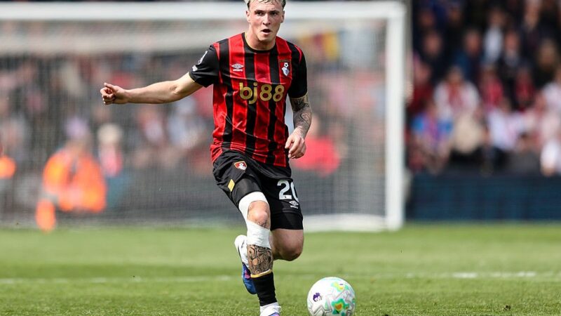 Bournemouth afasta lateral-direito de jogo da Premier League
