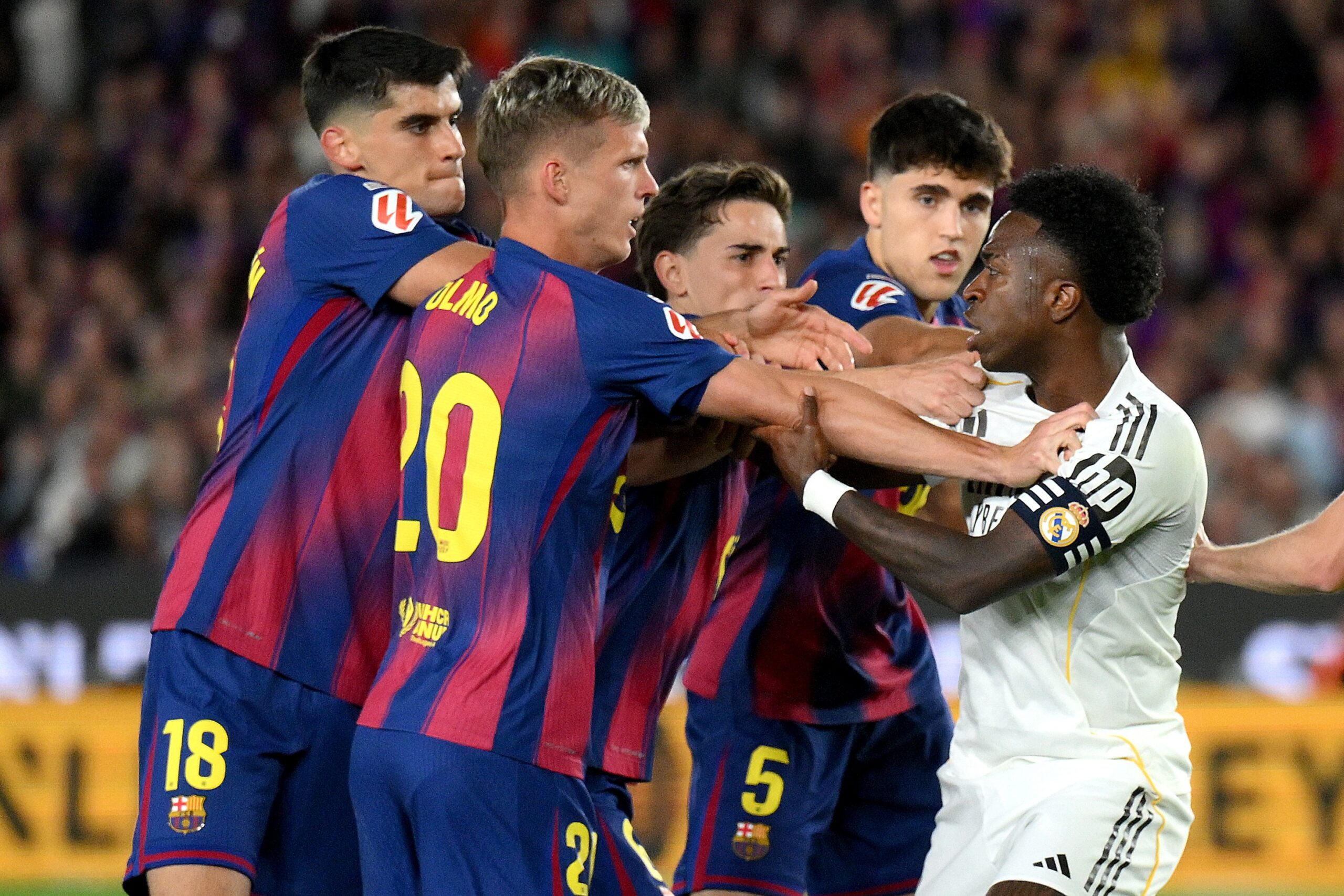 Meia do Barcelona detalha discussão com Vinícius Júnior em clássico: “Disse para ele calar a boca”