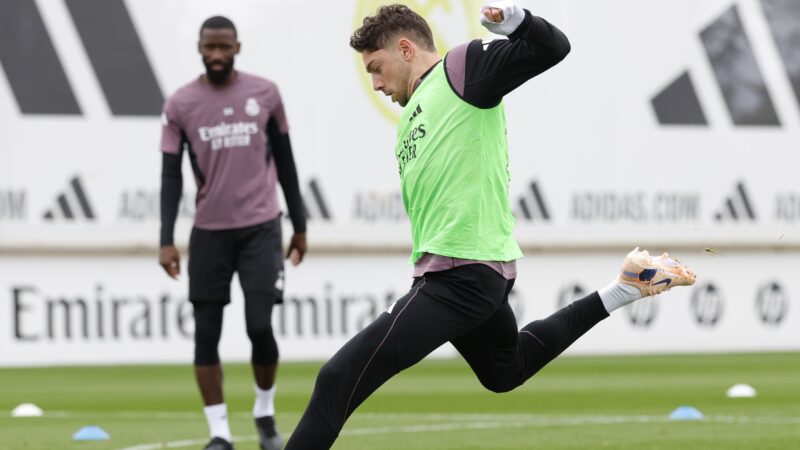 Protagonista de crise no Real Madrid, Valverde volta aos treinos após briga com Tchouaméni