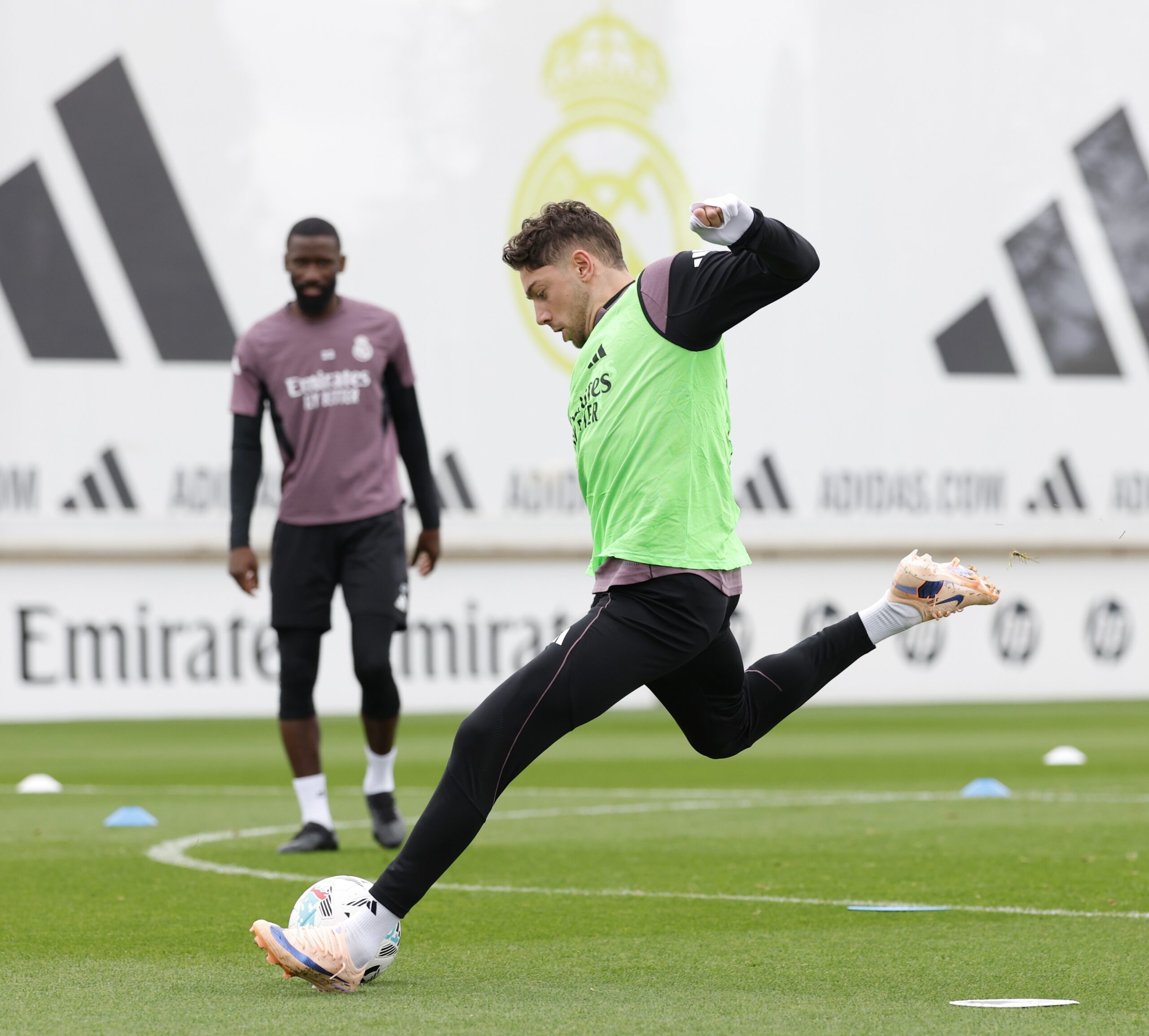 Protagonista de crise no Real Madrid, Valverde volta aos treinos após briga com Tchouaméni