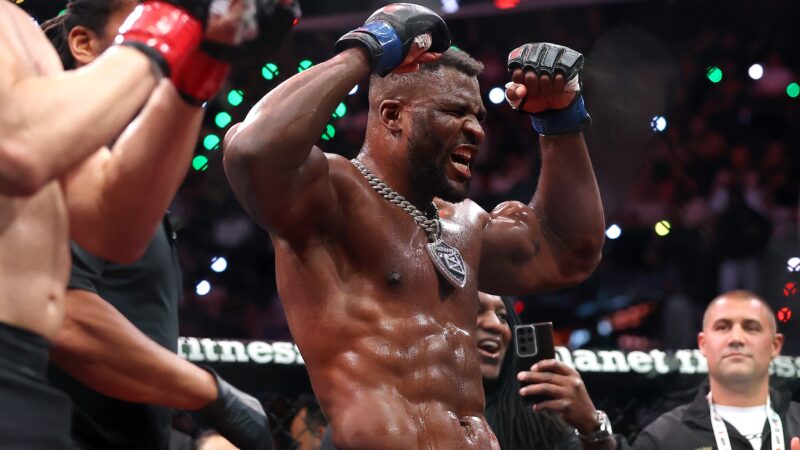 Francis Ngannou nocauteia Philipe Lins e desafia Jon Jones