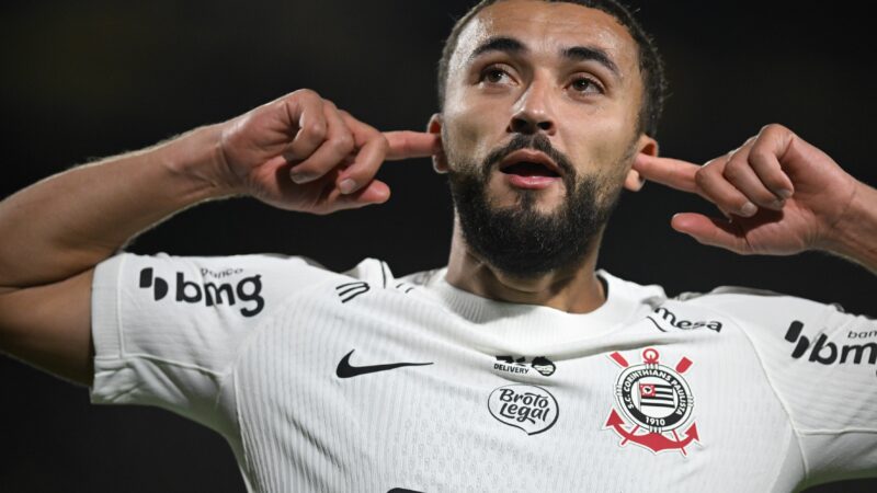 Zakaria marca primeiro gol pelo Corinthians e pede permanência de Memphis: “Muito importante”