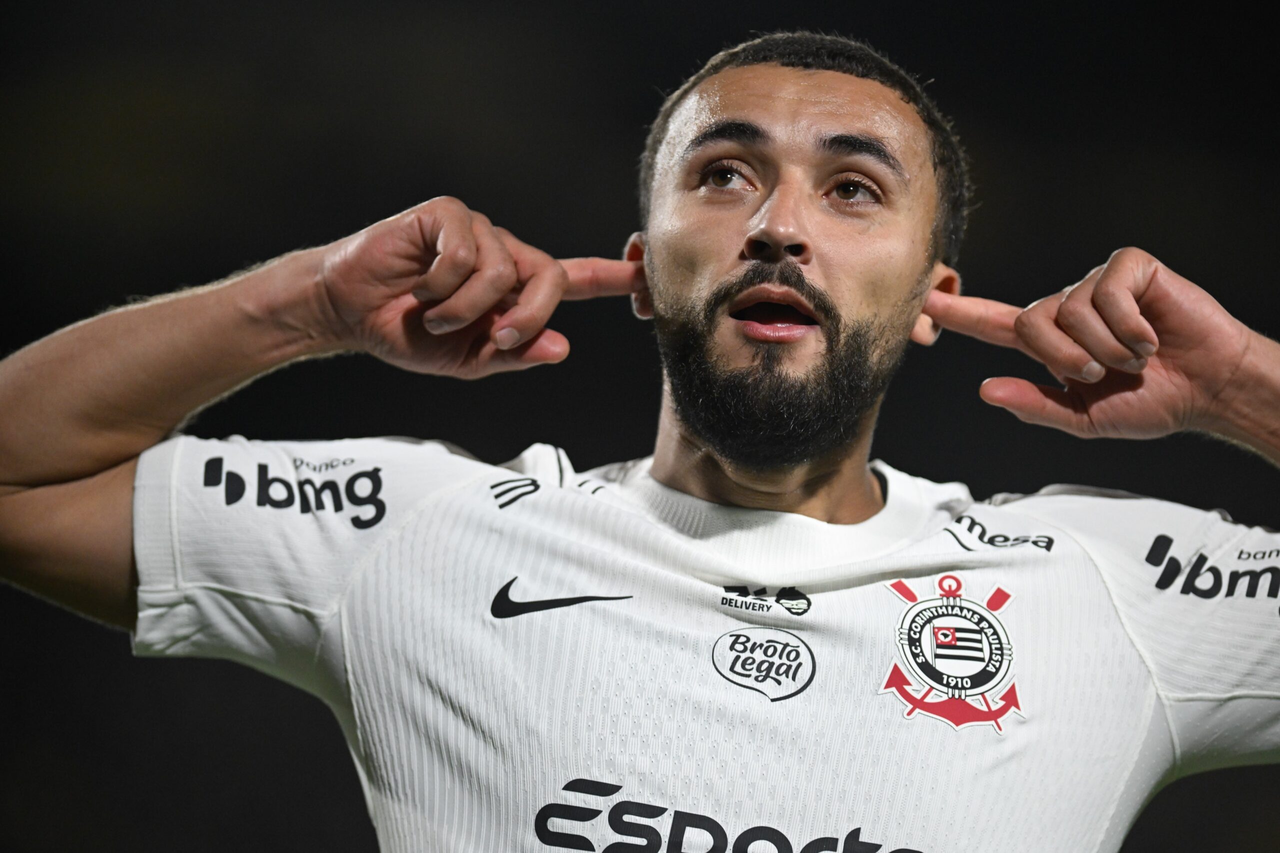 Zakaria marca primeiro gol pelo Corinthians e pede permanência de Memphis: “Muito importante”