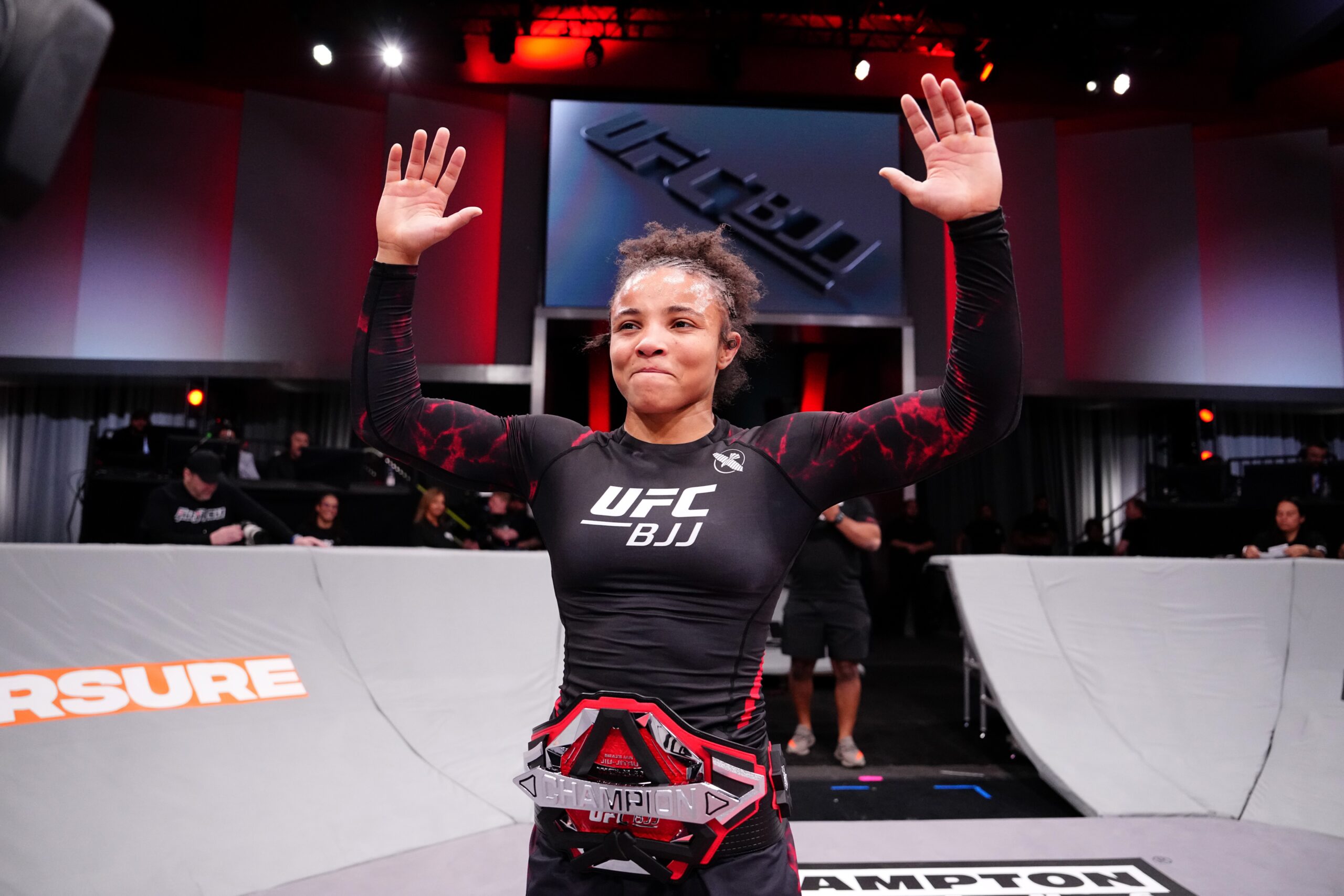 UFC BJJ: Cássia Moura e Mikey Musumeci vencem e seguem campeões