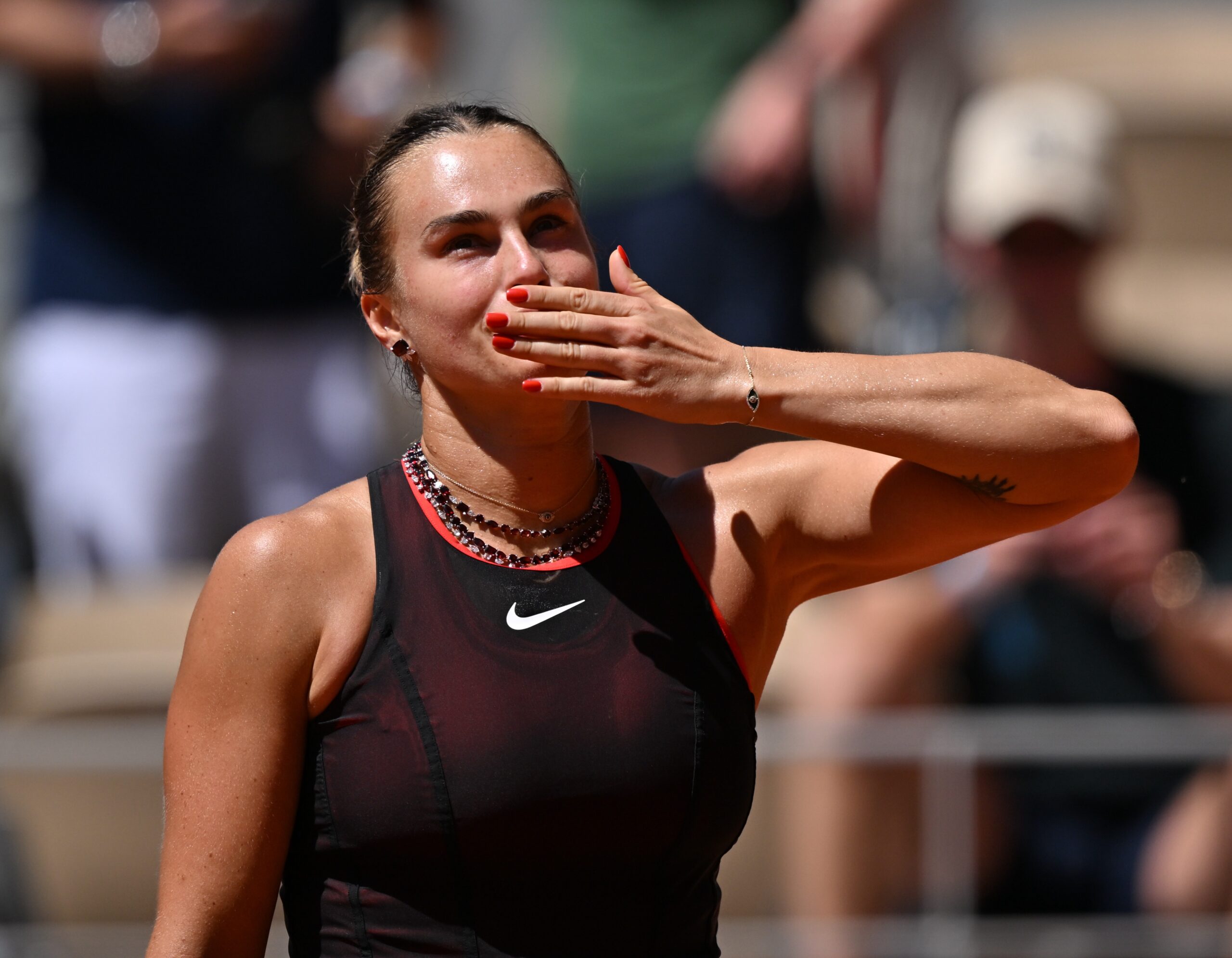 Sabalenka nega hipocrisia ao jogar com joias de R$ 760 mil e protestar contra premiação: “Coisas diferentes”