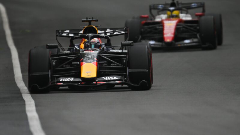 Hamilton vibra com melhor resultado na Ferrari: “Amo esse emprego”