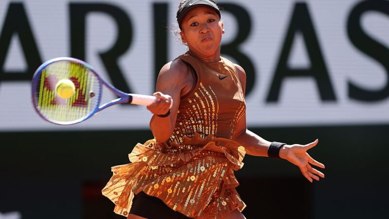 Naomi Osaka rouba a cena com looks para a estreia em Roland Garros; veja fotos e vídeos