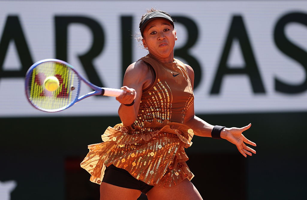 Naomi Osaka rouba a cena com looks para a estreia em Roland Garros; veja fotos e vídeos