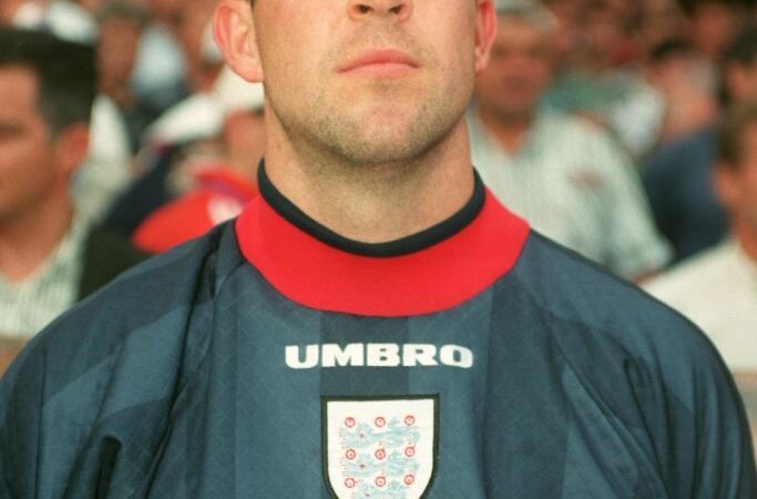 Aos 59, ex-goleiro da Inglaterra nas Copas de 98 e 2002 volta à seleção após 20 anos; entenda