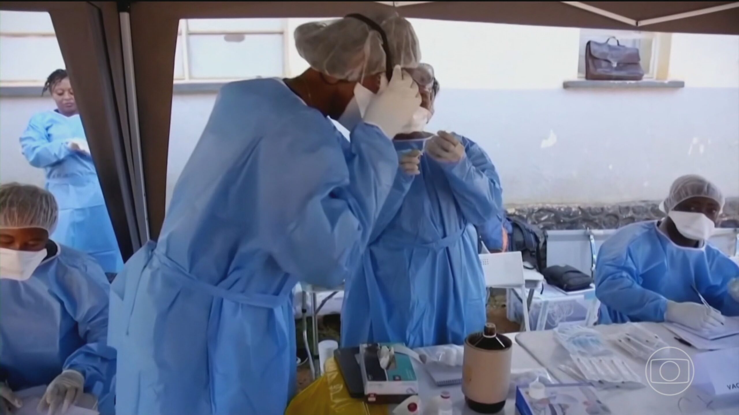 Risco epidêmico de ebola é ‘baixo’ globalmente e ‘alto’ nos níveis nacional e regional, afirma OMS