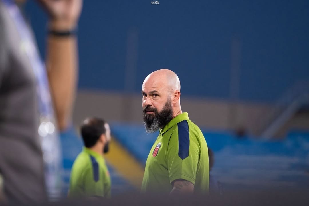 De analista da Seleção a salvador na Arábia: técnico brasileiro evita rebaixamento em campanha histórica