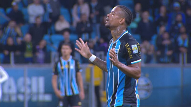 Caio Paulista falha em gol do Santos e é vaiado pela torcida do Grêmio; veja o vídeo