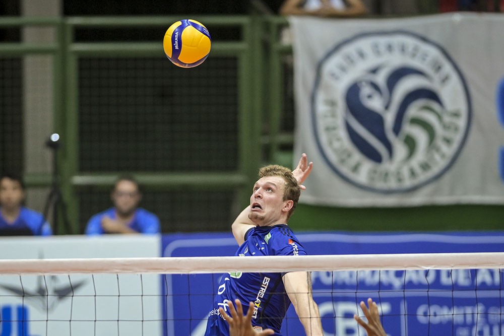 Vôlei Itaquá acerta com oito jogadores e fecha elenco para o início da temporada