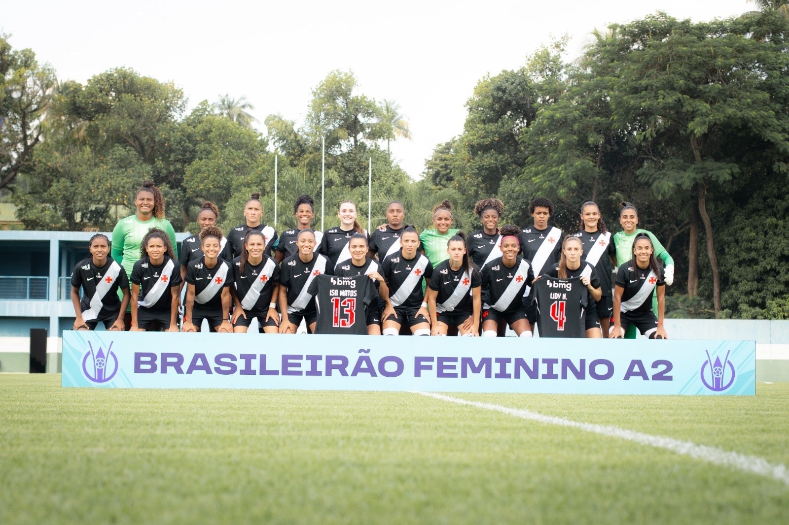 Jogadoras do Vasco vão receber material da história do clube com recado de Marta