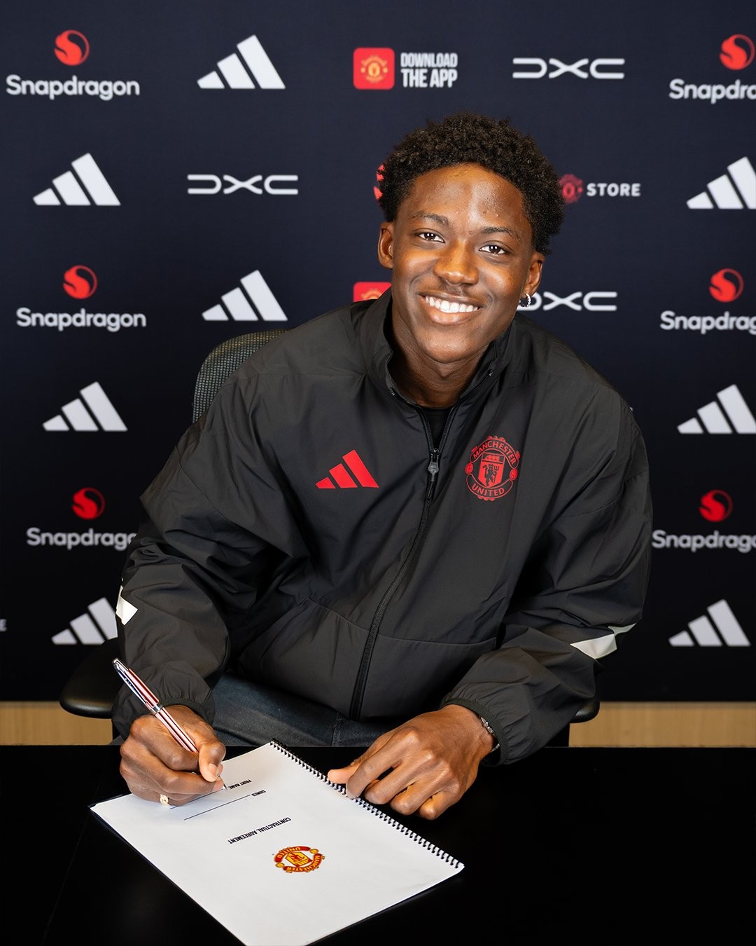 Jovem do Manchester United terá aumento de 650% no salário com novo contrato