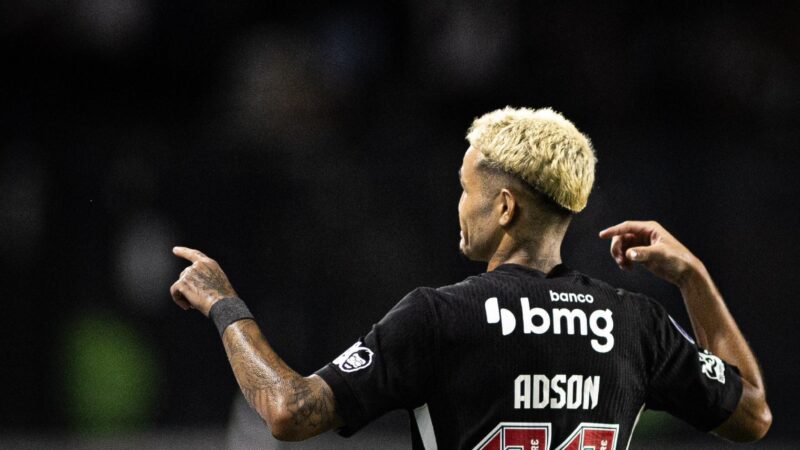 Da lesão ao choro de alegria: Adson vive noite de redenção e aproveita chance no ataque do Vasco