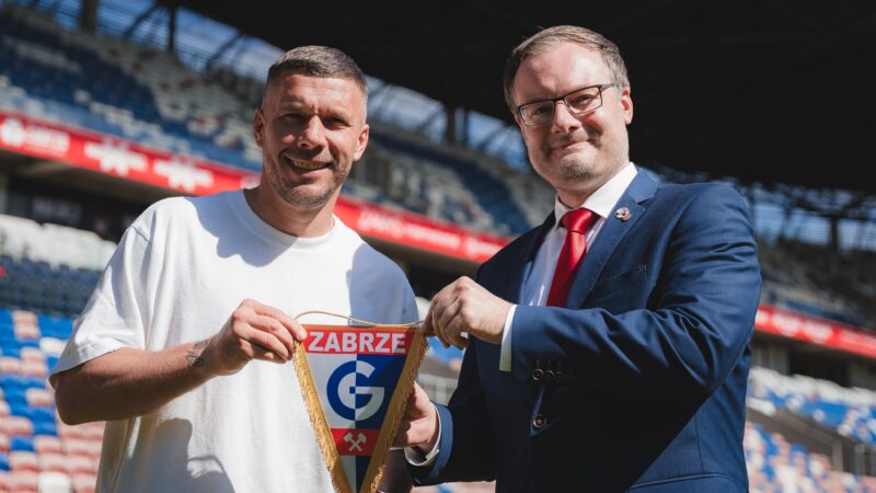 Podolski vira dono do clube onde joga e anuncia aposentadoria