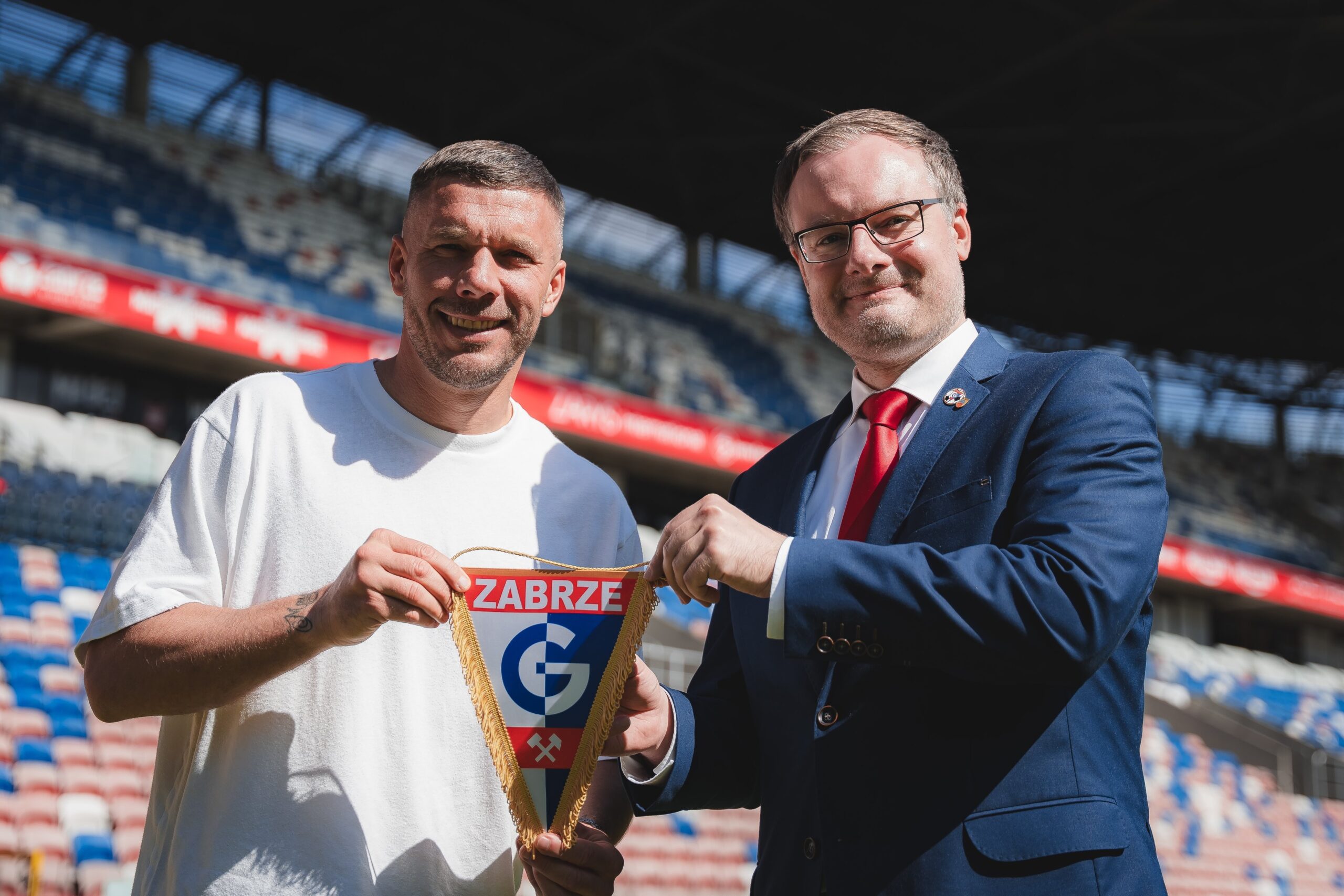 Podolski vira dono do clube onde joga e anuncia aposentadoria