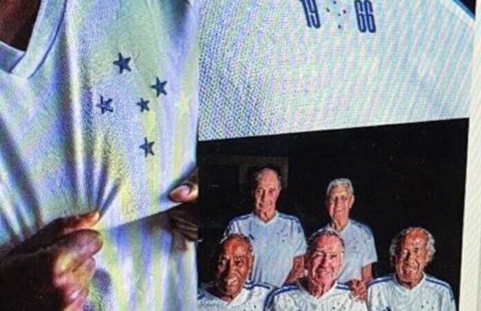 Com ídolos, imagens da nova camisa do Cruzeiro vazam nas redes sociais; veja detalhes