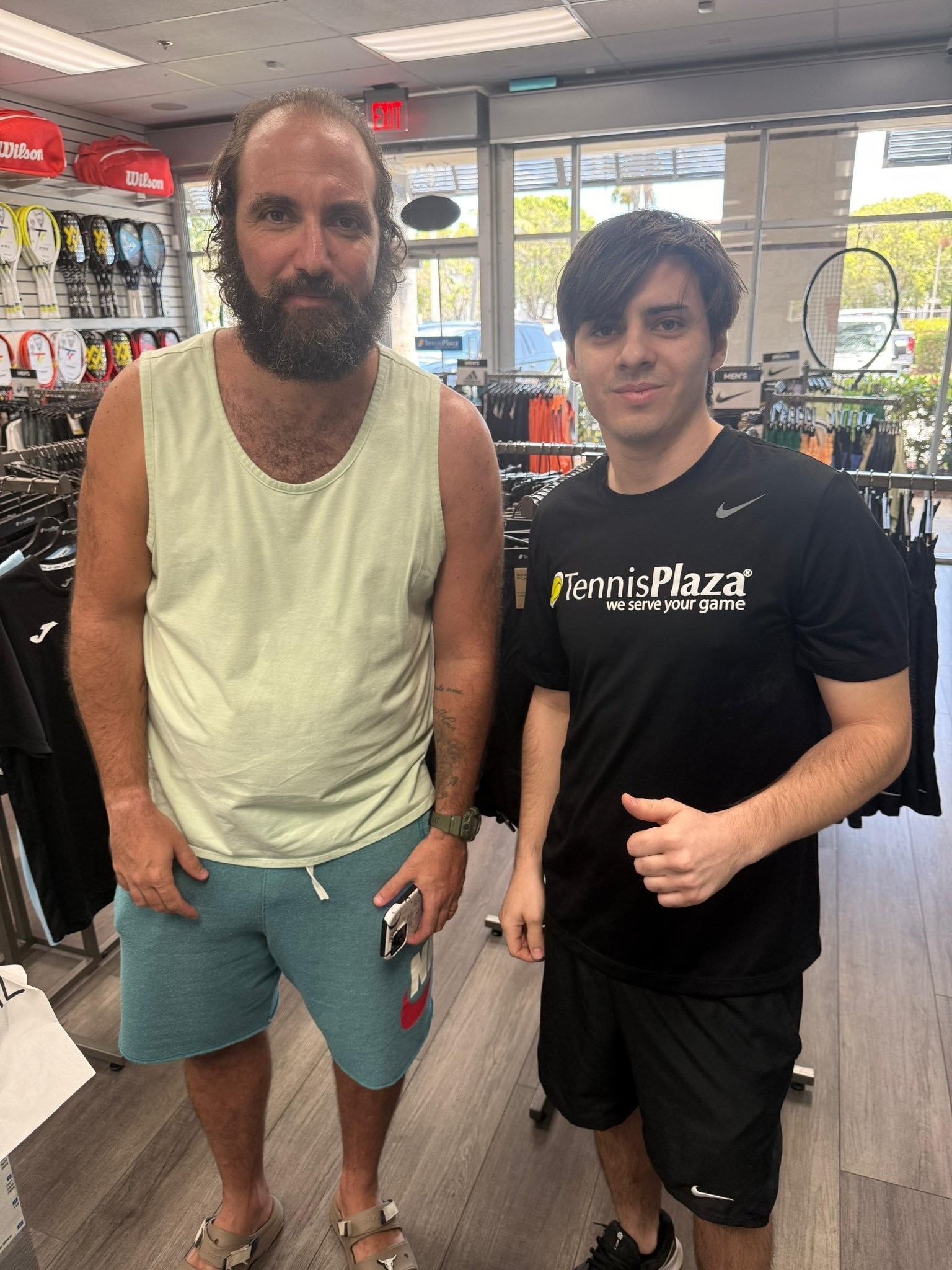 Higuaín, ex-Real Madrid, viraliza ao aparecer com novo visual ao lado de fã em Miami; veja